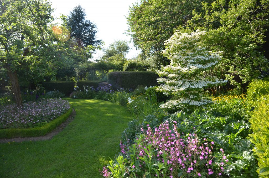 Jardin d'Arsac. Haute Corrèze, plateau de Millevache. Jardin Remarquable. Jardin d’exception. Gîte et chambre d'Hôtes.Séjour en Limousin,19200 Ussel.